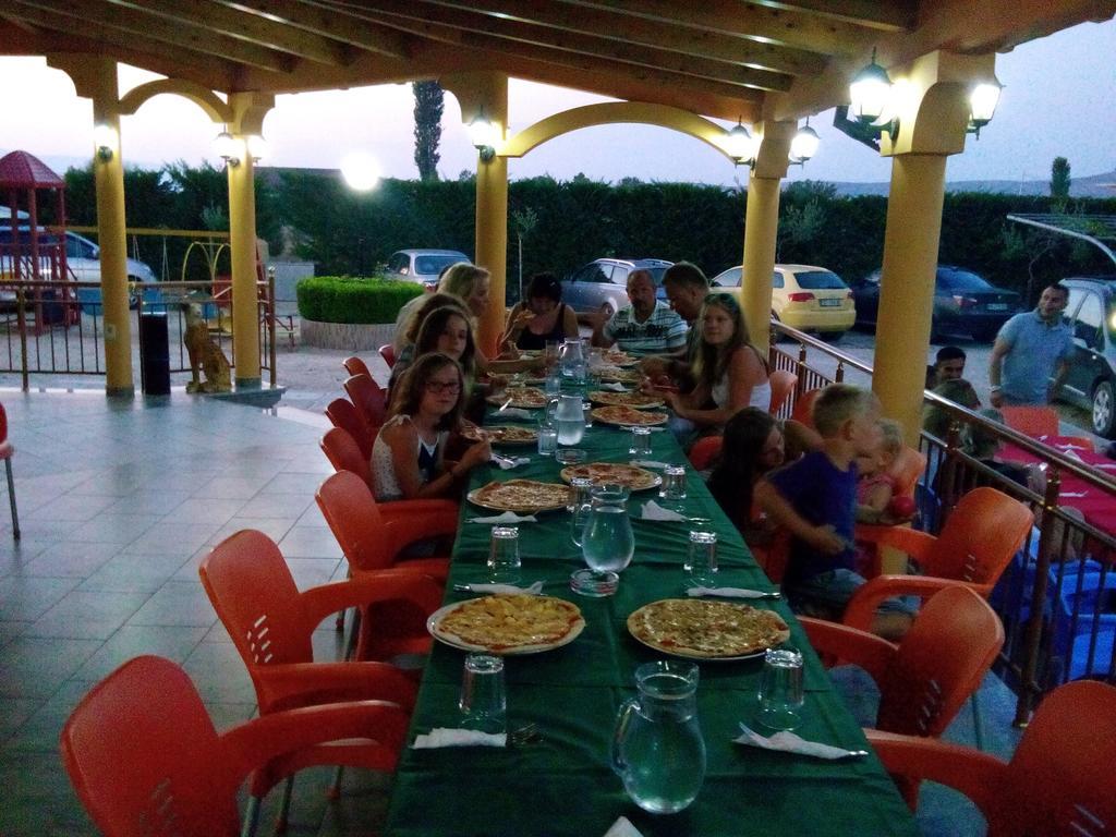 Hotel Restaurant Globi Velipojë 외부 사진